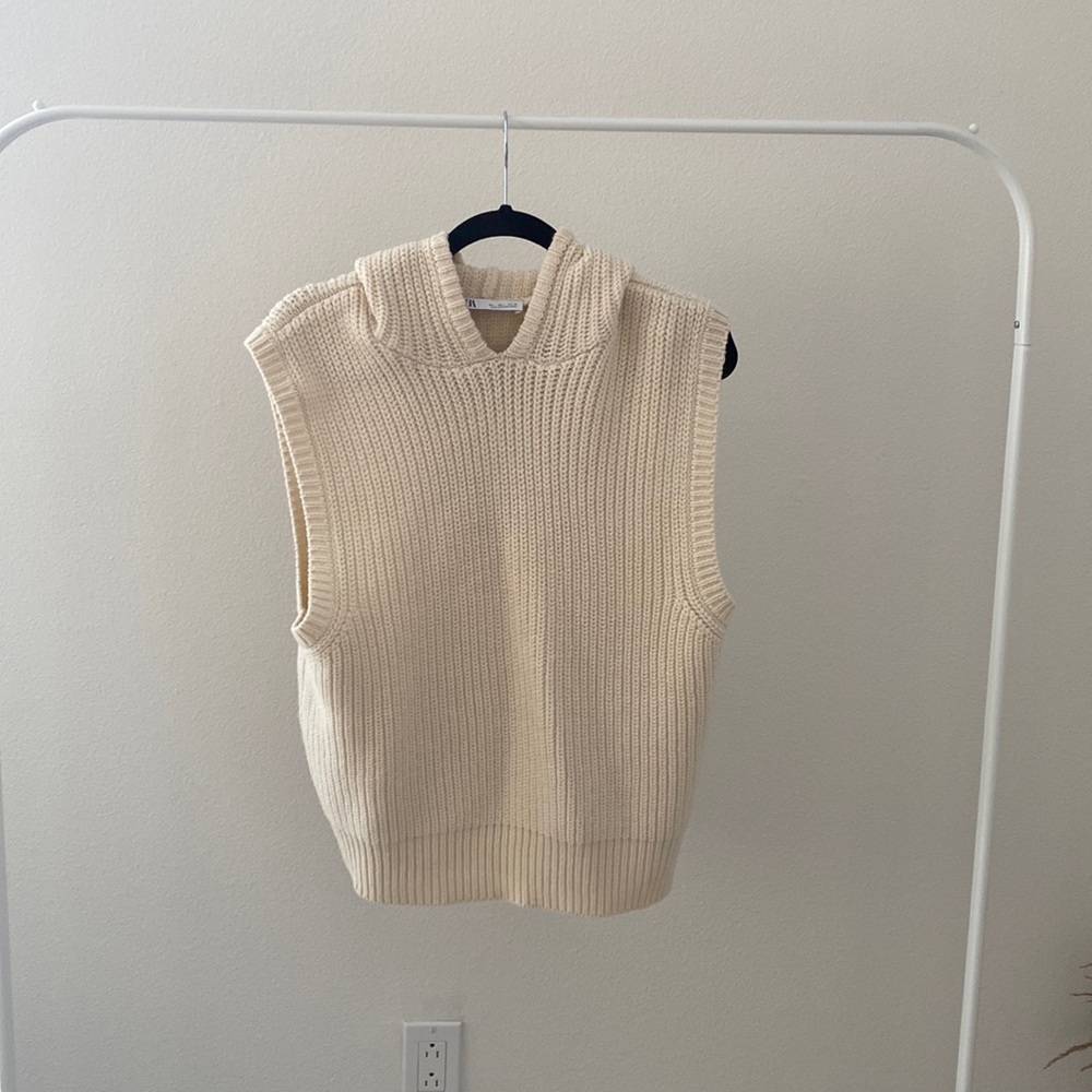 Hooded sweater vest from Zara